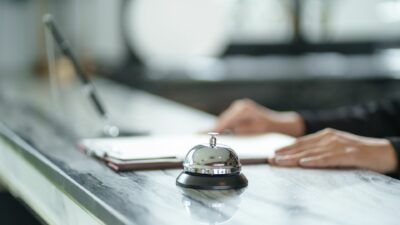 Quelles compétences en anglais maîtriser pour être à l’aise en hôtellerie ou en restauration ?